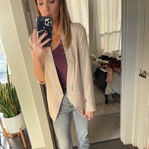 Lulu’s beige drape blazer